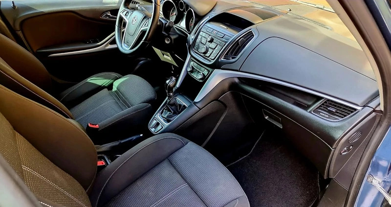 Opel Zafira cena 39999 przebieg: 99400, rok produkcji 2013 z Kołobrzeg małe 92
